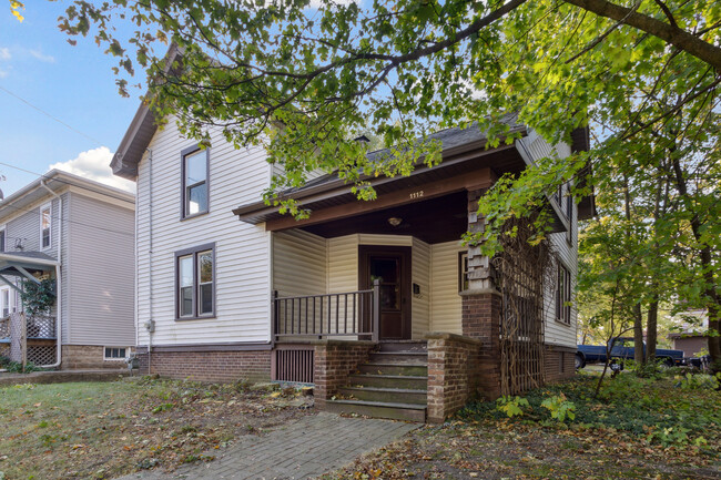 Building Photo - 1112 Bushnell St
