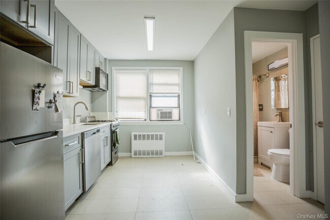Foto del edificio - 470 E Broadway