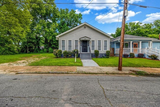 Foto del edificio - 879 Spencer St NW