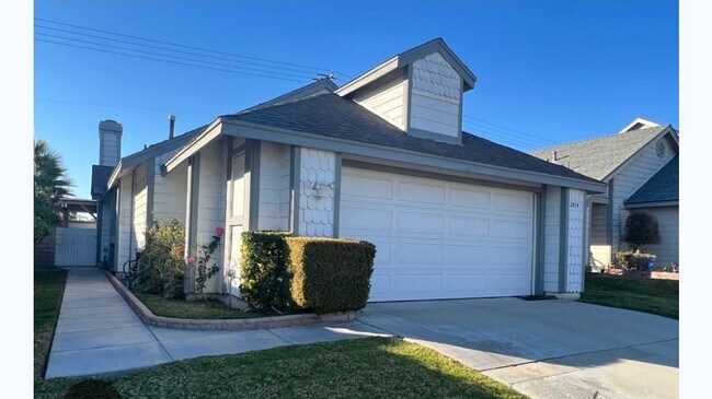 Building Photo - 2414 Reindeer Ln