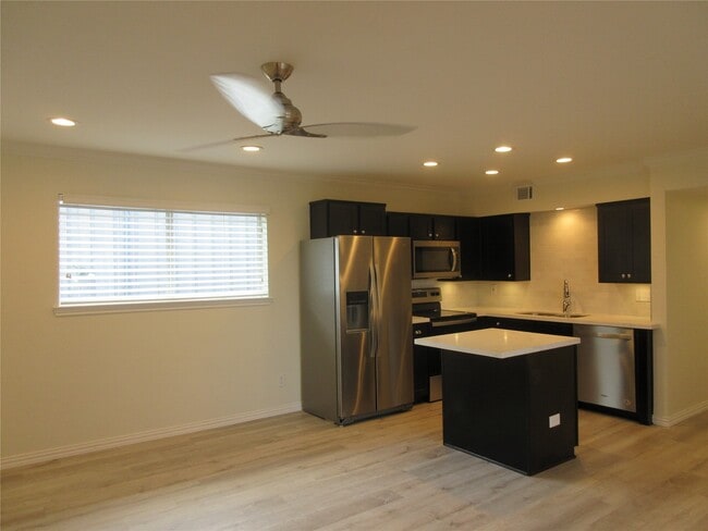 Building Photo - 300 Pecore St