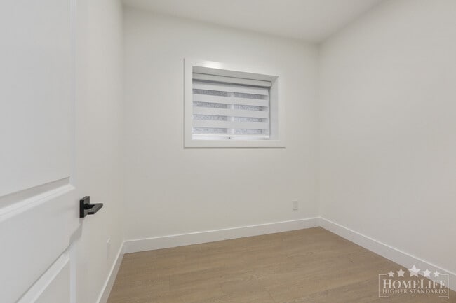 Building Photo - Modern 2-Bedroom Basement Suite on 16th Av...