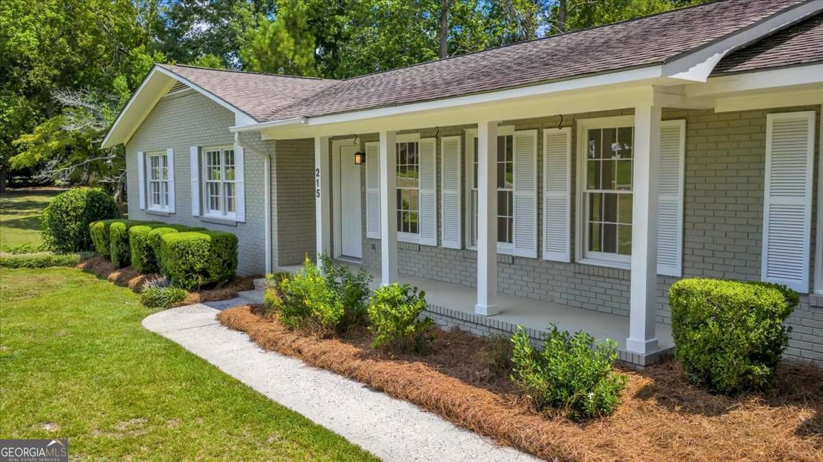 Foto principal - 215 Brookwood Dr