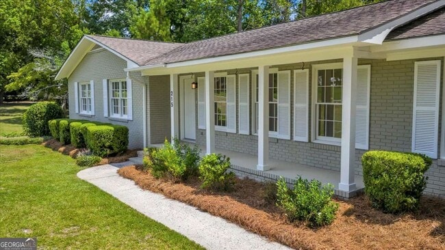 Building Photo - 215 Brookwood Dr