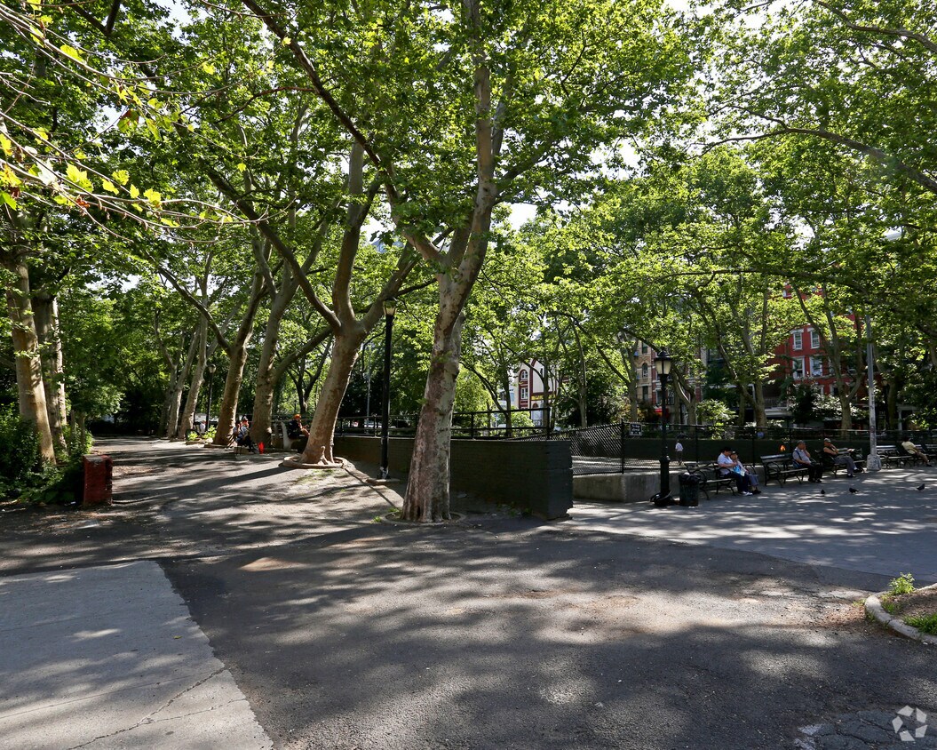 Building Photo - 131 Chrystie St