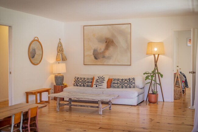 Building Photo - Upper Ojai Country Charmer w/Granny Flat