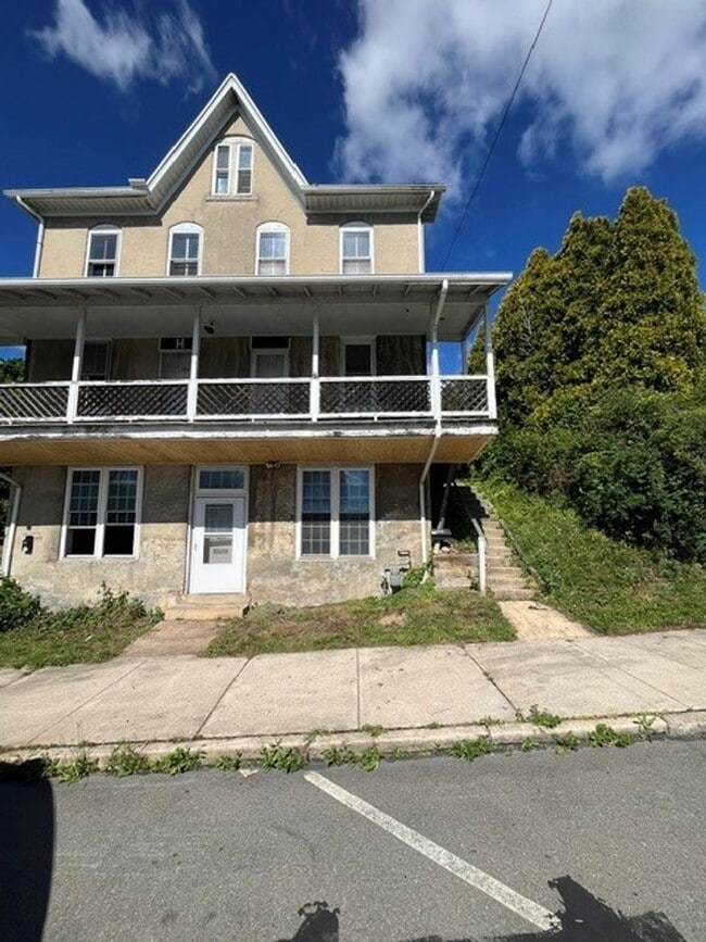 Building Photo - 206 N 2nd St