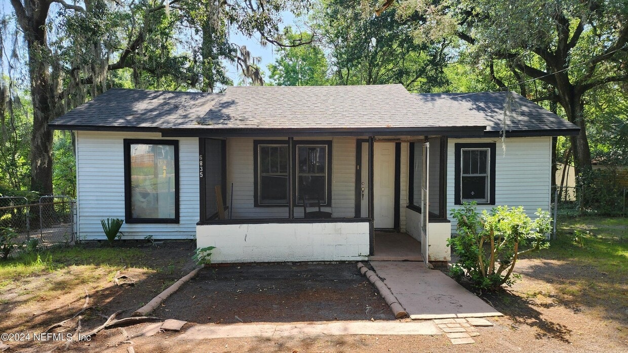 Primary Photo - 6835 Vermillion St