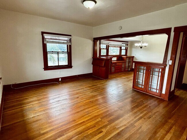 Foto del edificio - Large 1 bedroom 1 bath located in Golden Hill