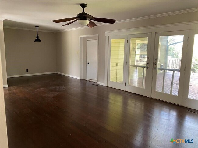 Foto del edificio - 920 Encino Dr