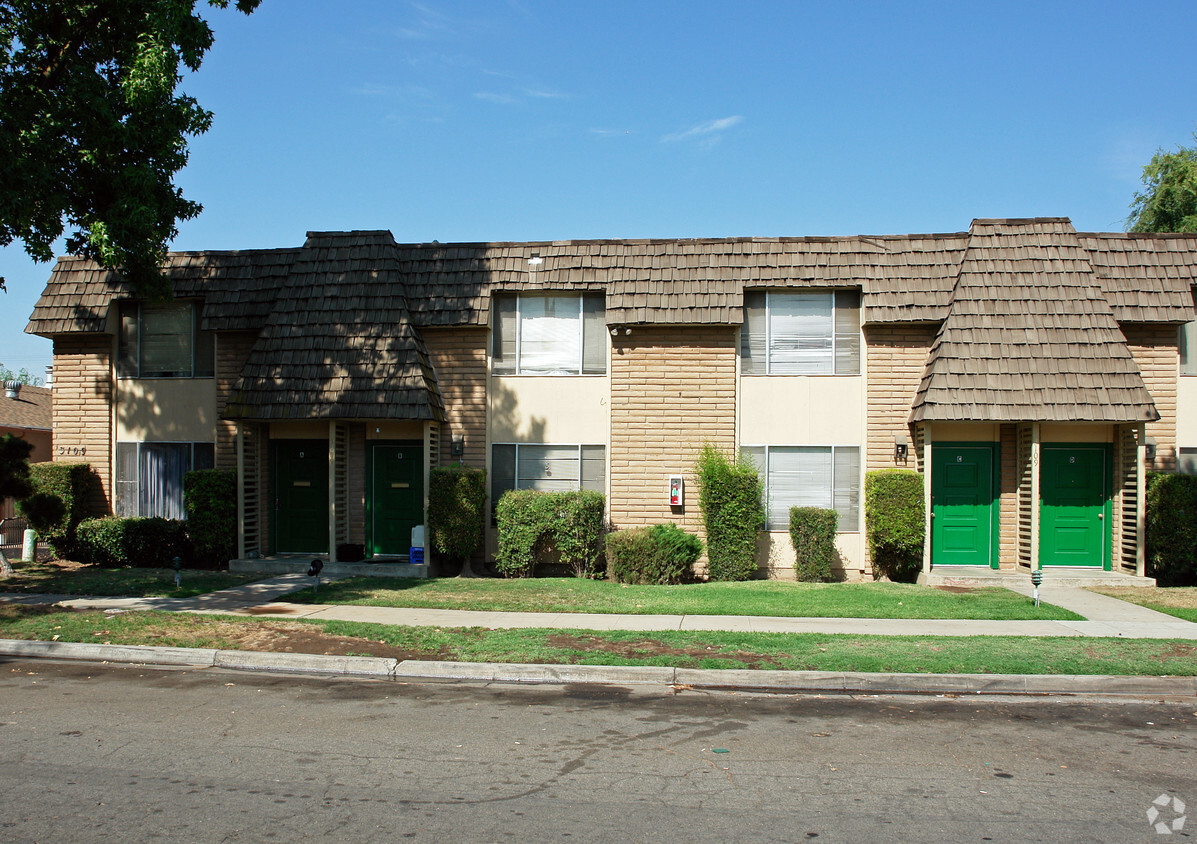 Primary Photo - Wellesley Court Townhomes