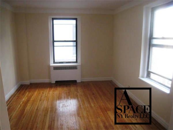 Primary Photo - 4960 Broadway