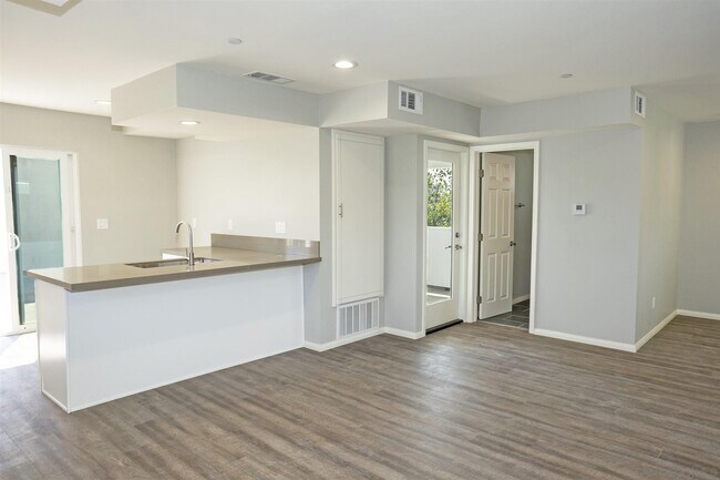 Building Photo - 6823 Amherst St