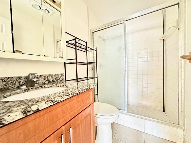 Foto del edificio - 4127 Woodside Dr