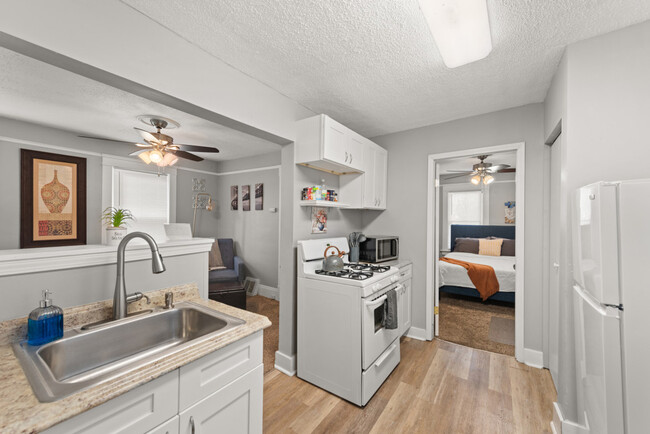 Building Photo - 1326 W 69th St