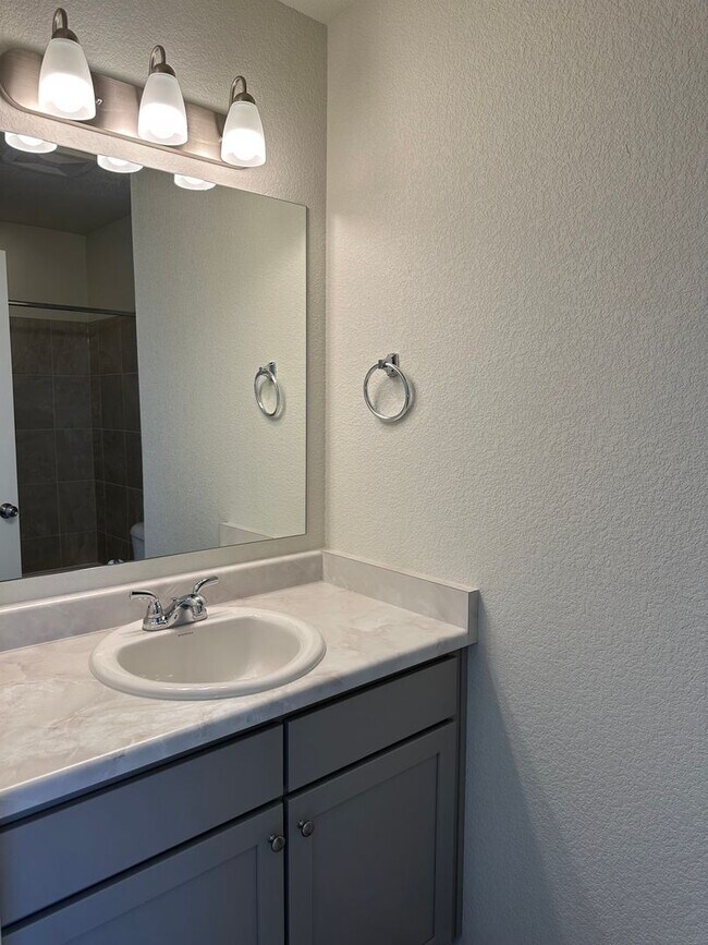 Building Photo - 3 br, 2.5 bath House - 2935 Silver Hawk Ave