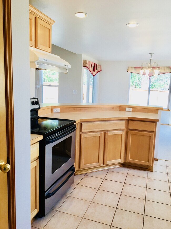 Three bedroom plus bonus room in Kent! House Rental in Kent, WA