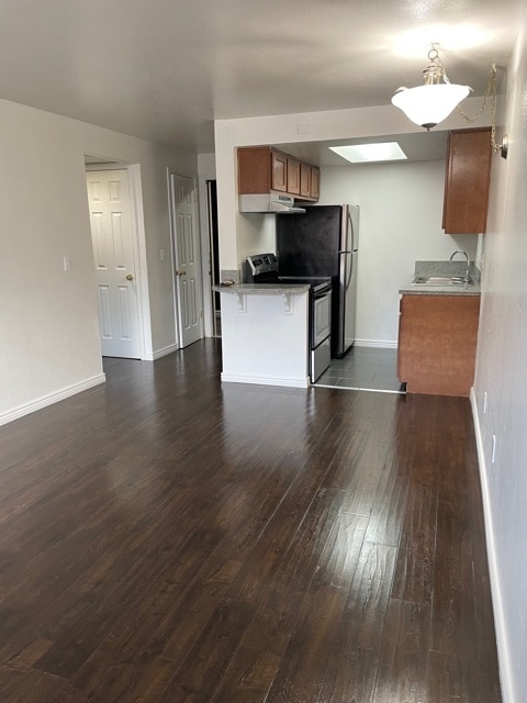 1bdrm living area - Cherry Plaza Apartments