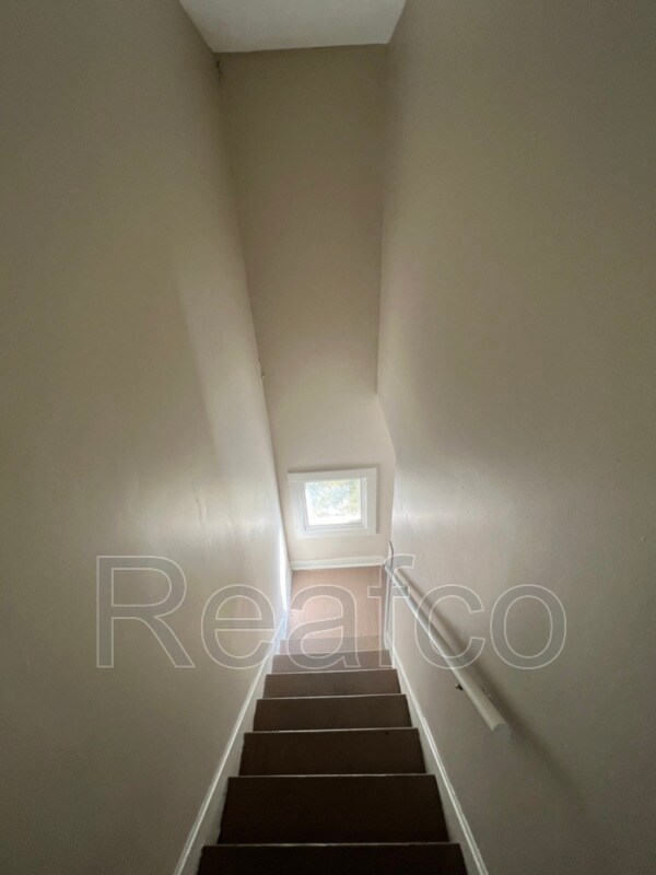 Building Photo - 386 S Yale Ave