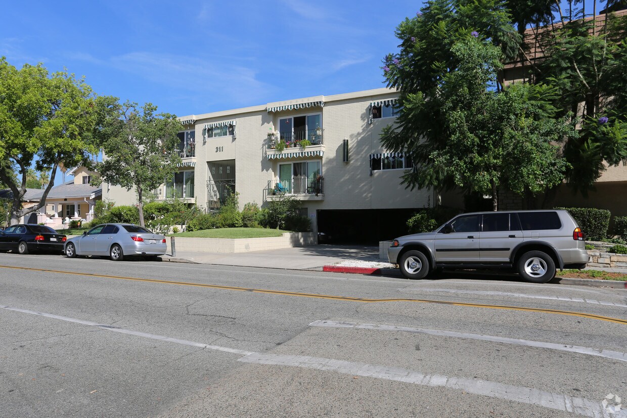 Building Photo - 311 E Stocker St