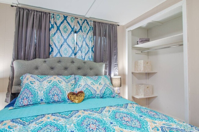 Building Photo - 1327 Berwyn Rd