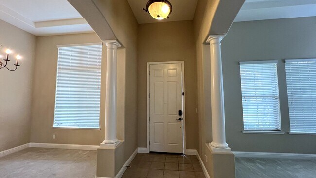 Foto del edificio - Spacious Elk Grove 4bd/2.5ba Home with 2 C...