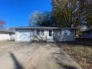 Building Photo - 126 N Maplewood Ave