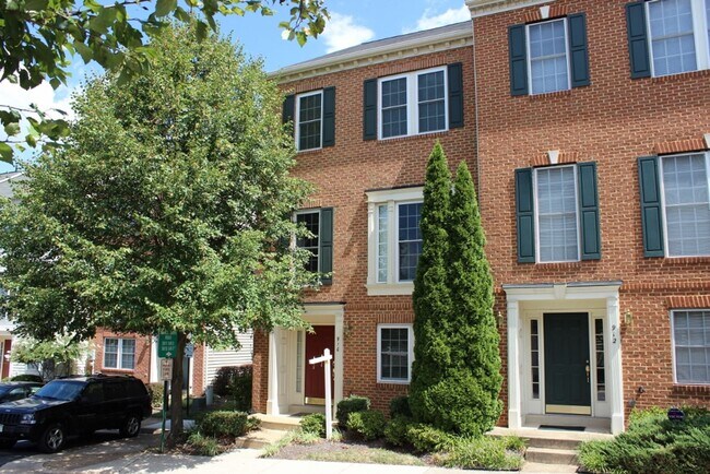 Foto del edificio - Lovely 3 Bedroom 2.5 Bath Townhome with De...