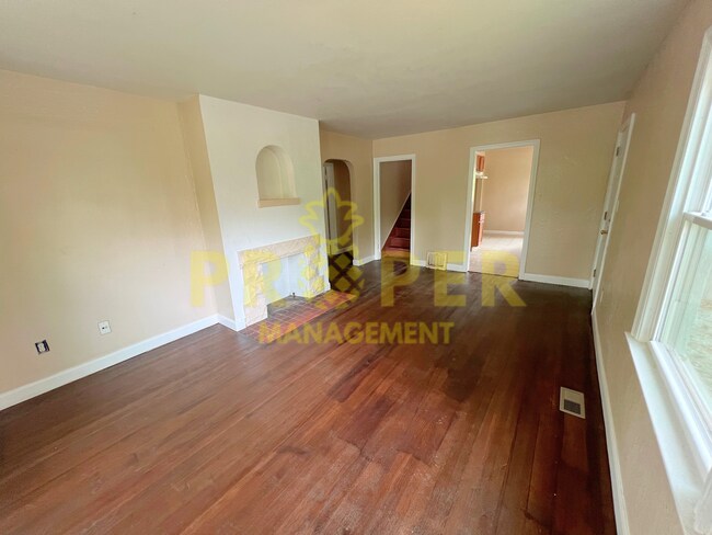 Building Photo - 3 bedrooms 1.5 bathrooms house for rent