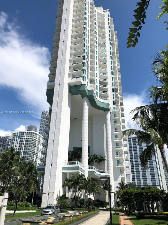 Foto del edificio - 900 Brickell Key Blvd