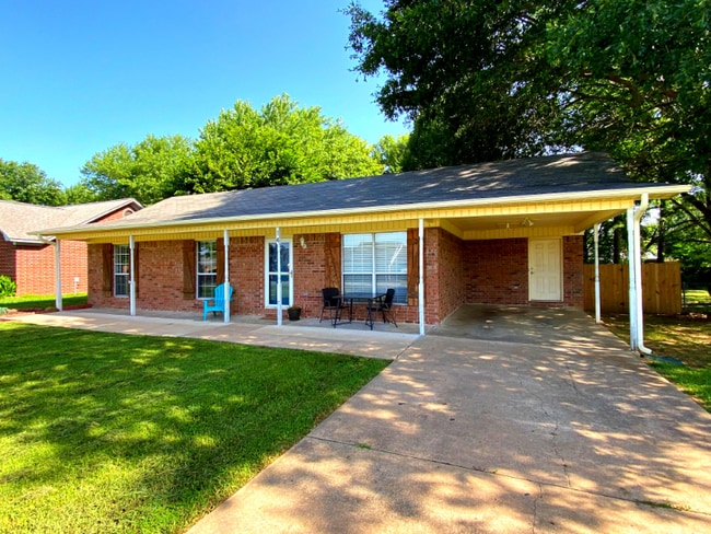 Building Photo - 14 Sharon Cir