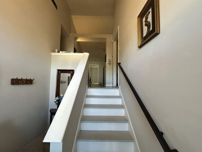 Foto del edificio - 6031 Ambassador Dr