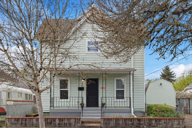 Building Photo - Welcome to this quintessential 5 Bedroom S...