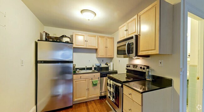 Building Photo - 1067 Beacon St