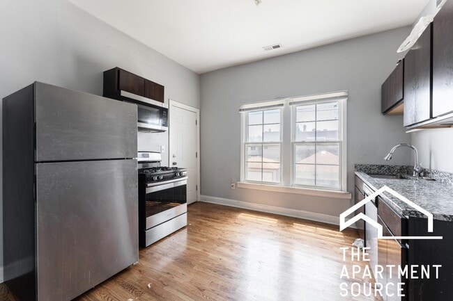 Photo - 2818 N Drake Ave (Chicago, IL) Apartment