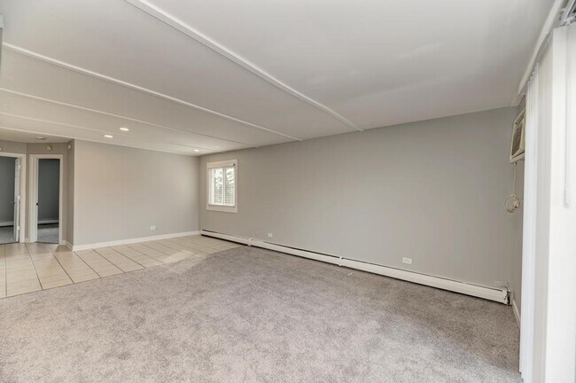 Foto del edificio - 2440 Waterbury Dr