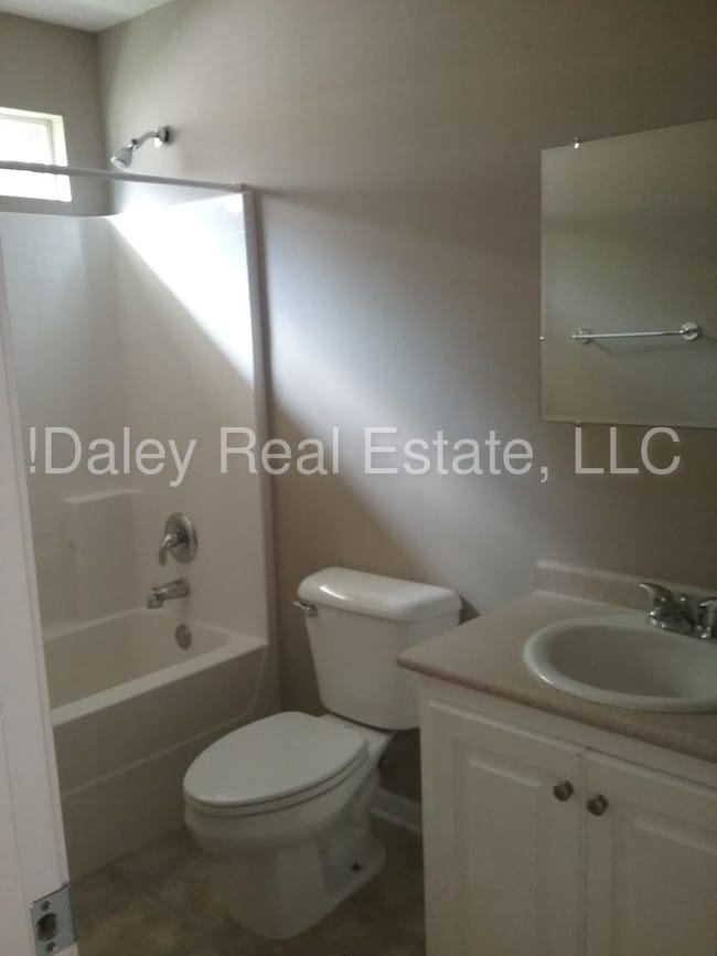 Building Photo - Bradley Point South Executive home