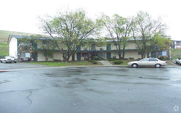 Building Photo - 243-249 Bennett Hill Ct