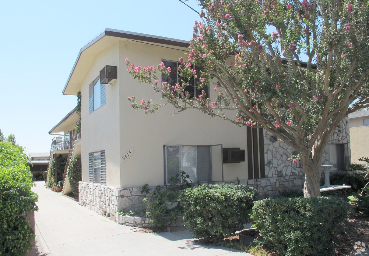 Primary Photo - 9614 Live Oak Ave