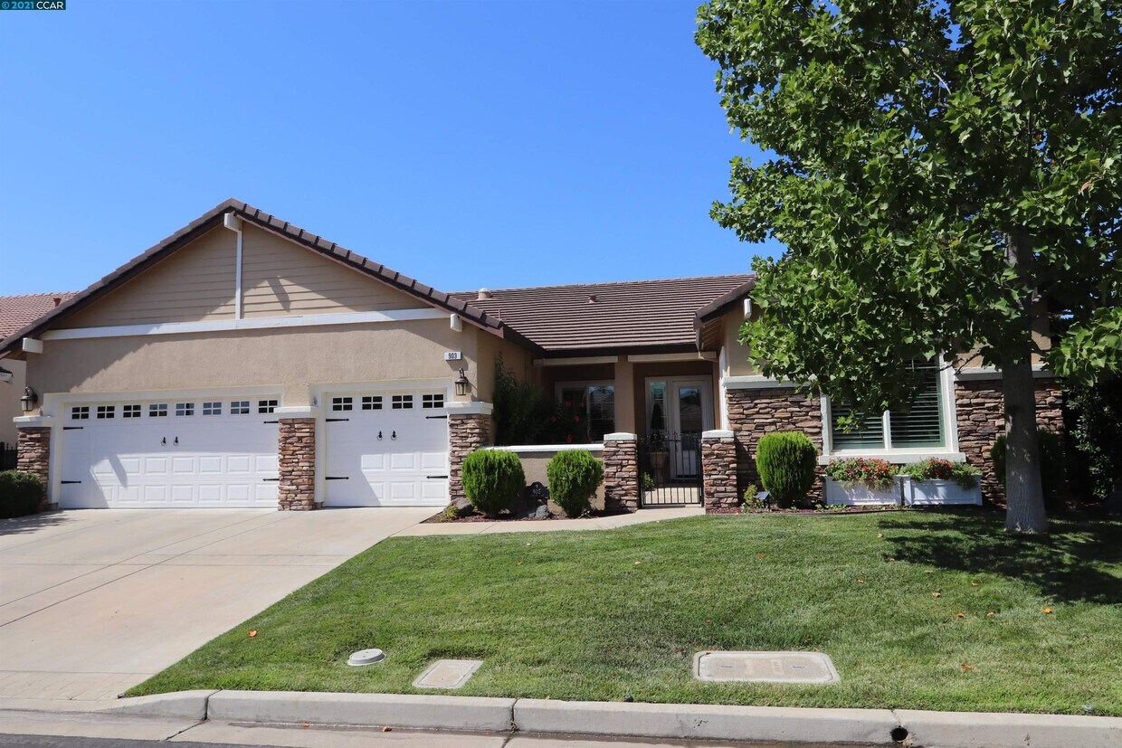 Primary Photo - 903 Suntan Ln