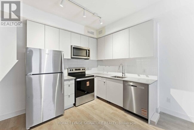 Building Photo - 16 Melbourne Ave