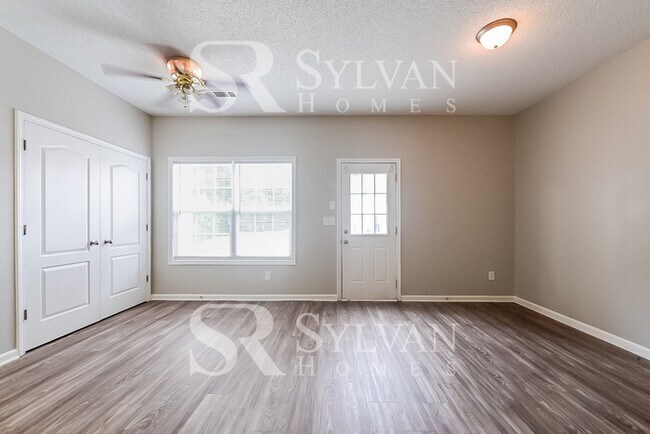 Building Photo - Nestled in the Heart of Stockbridge: Your ...