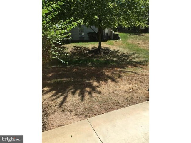 Building Photo - 303 Dresher Woods Dr