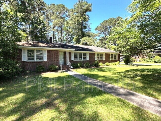 Foto del edificio - 529 Skyland Dr