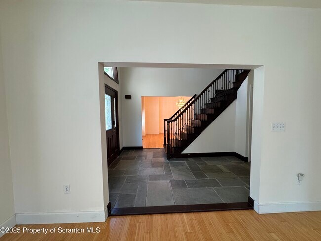 Foto del edificio - 1304 Old Trail Rd
