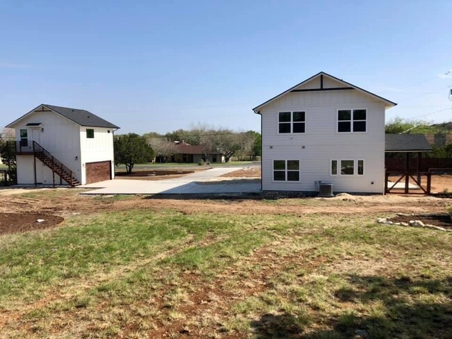 Building Photo - 10502 Oak Valley Trail