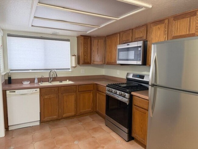 Foto del edificio - BEAUTIFUL 2 BR 2.5 BA TOWNHOUSE RANCHO PENASQUITOS $3300.00