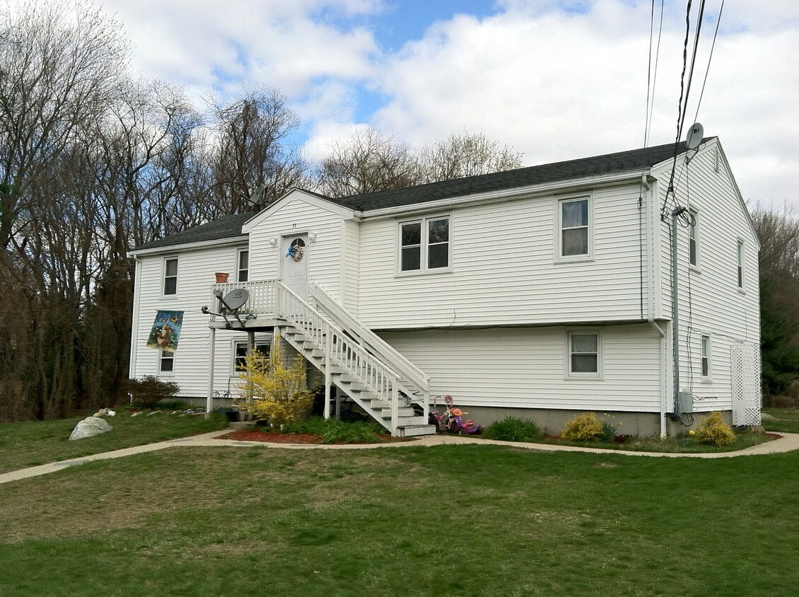 Foto del edificio - 20-35 Kathryn Ln