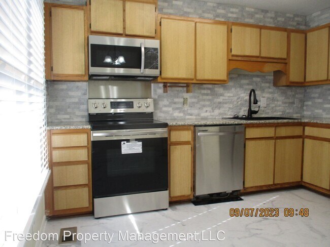 Building Photo - 3 br, 2 bath House - 135 York