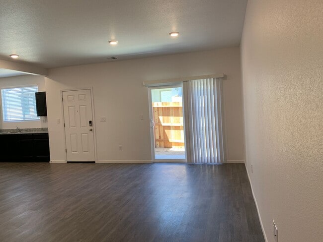 Foto del edificio - 4 bedroom Townhome